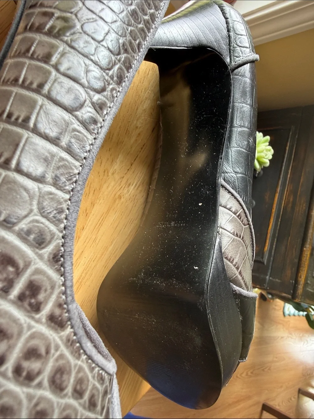 Nine West Croc Embossed Leather Peep Toe Platform Heels Olive Green sz 10